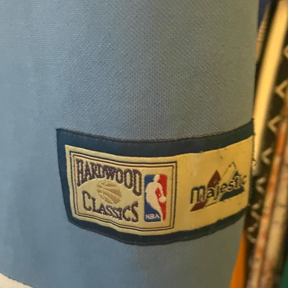 Majestic throwback Lakers Jersey - Picture 2 of 5